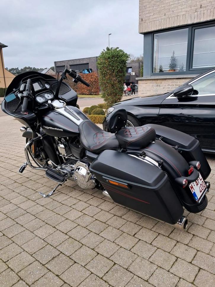 Harley Road glide mat zwart 0497736718 laatste weken, Motos, Motos | Harley-Davidson, Particulier, ABS, Régulateur de vitesse