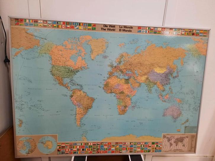 Grote Wereldkaart Retro 1990, Boeken, Atlassen en Landkaarten, Gelezen, Landkaart, Wereld, 1800 tot 2000, Ophalen