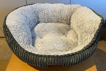 Kattenmand beschikbaar voor biedingen