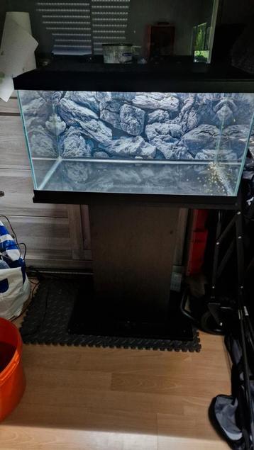 60 liter bakje met toebehoren  beschikbaar voor biedingen