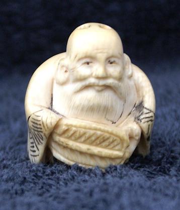 netsuke beschikbaar voor biedingen