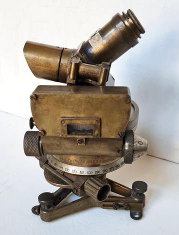 Circular Artillery Director N7 Broken arrow WWII wood base  beschikbaar voor biedingen