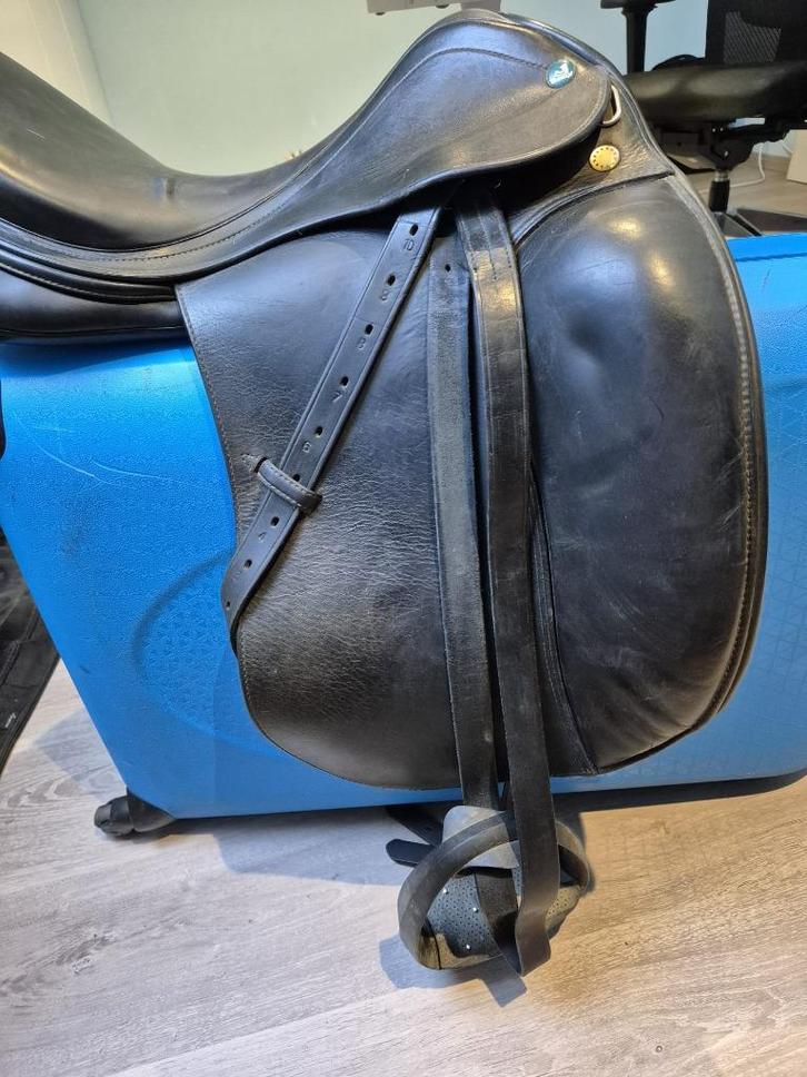 Prestige lederen dressuurzadel 16.5", singel en stijgbeugels, Dieren en Toebehoren, Paarden en Pony's | Zadels, Gebruikt, Dressuur