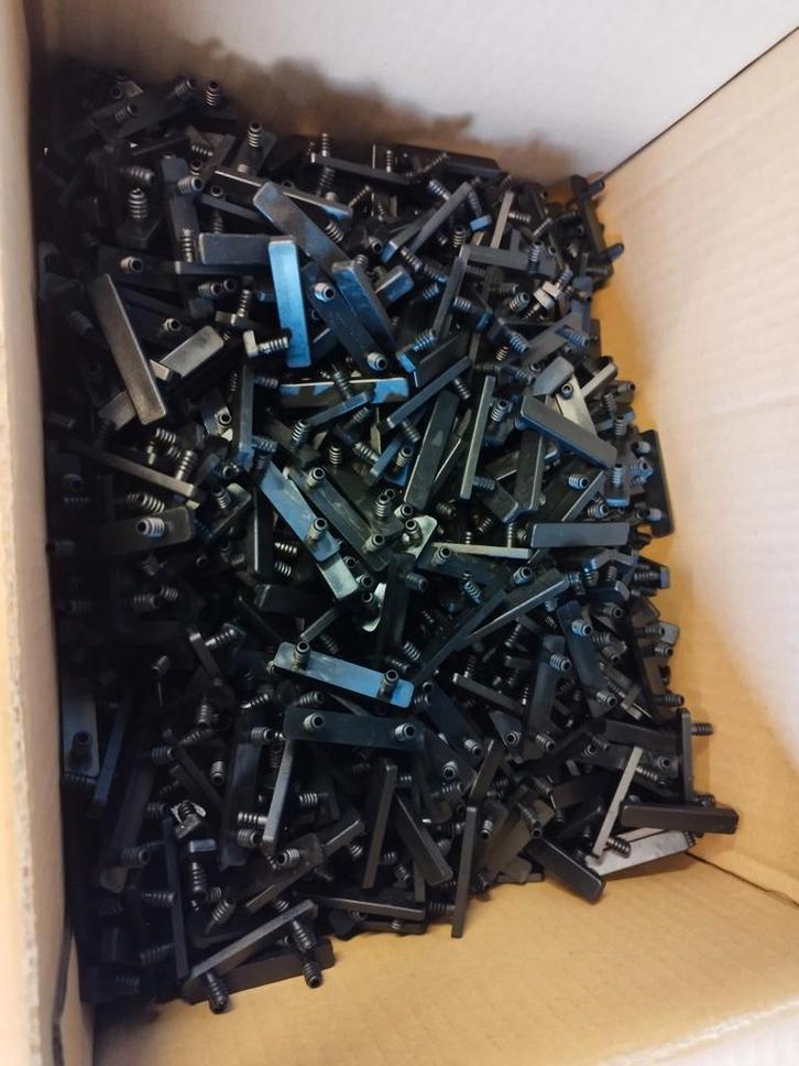 Meubelglijders bumpers voor metalen profielen 50x10x4 mm, Doe-het-zelf en Bouw, Gereedschap | Handgereedschap, Nieuw, Ophalen of Verzenden