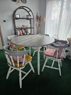 Table ancienne en bois avec chaises — peinte à la main, Enlèvement ou Envoi