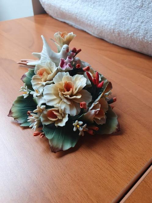 Porseleinen bloemstuk, Huis en Inrichting, Woonaccessoires | Kunstplanten en Kunstbloemen, Zo goed als nieuw, Ophalen