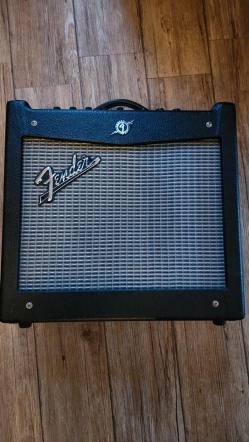 AMPLI GUITARE FENDER MUSTANG V2, Muziek en Instrumenten, Versterkers | Bas en Gitaar, Zo goed als nieuw, Gitaar, Minder dan 50 watt