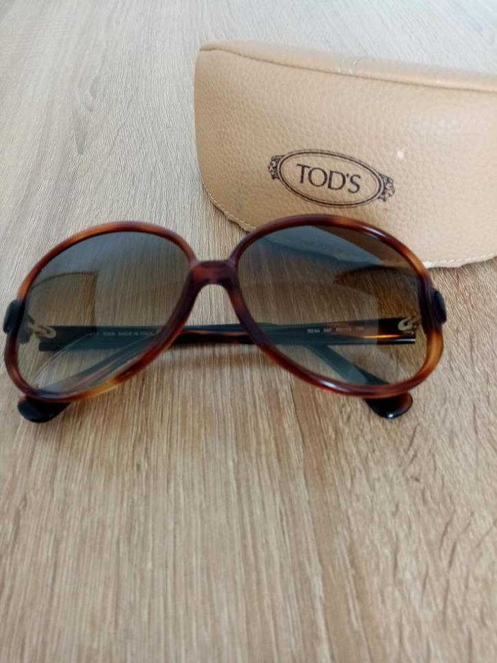 Tod’s zonnebril met box – model TD 04 56F, Handtassen en Accessoires, Zonnebrillen en Brillen | Dames, Gebruikt, Zonnebril, Overige merken