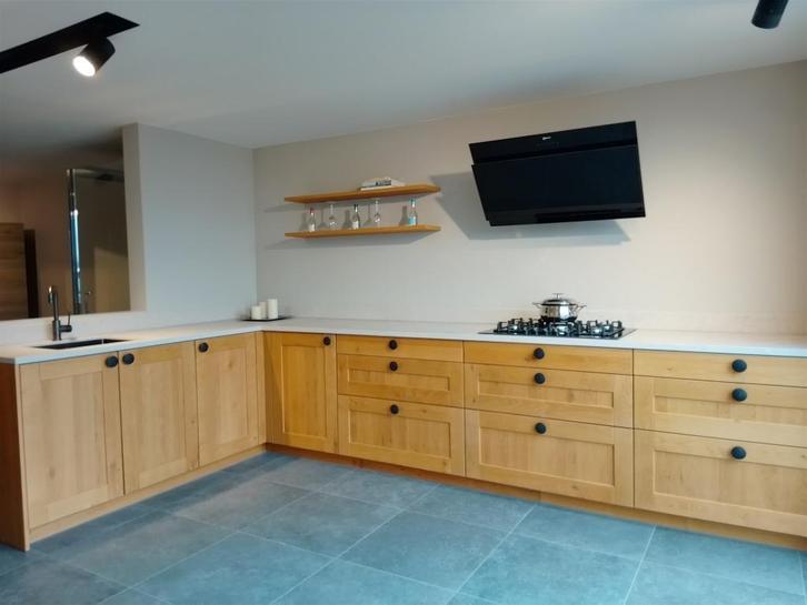 FINEER KEUKEN MET WERKBLAD IN COMPOSIET - TOONZAAL, Huis en Inrichting, Keuken | Complete keukens, Nieuw, Hoekkeuken, Overige kleuren