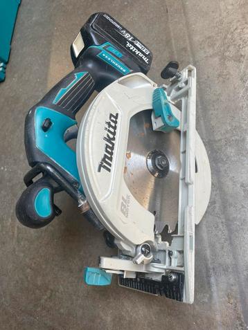 Makita cirkelzaag + Makita bluethooth radio, Doe-het-zelf en Bouw, Gereedschap | Zaagmachines, Ophalen, Gebruikt, Cirkelzaag