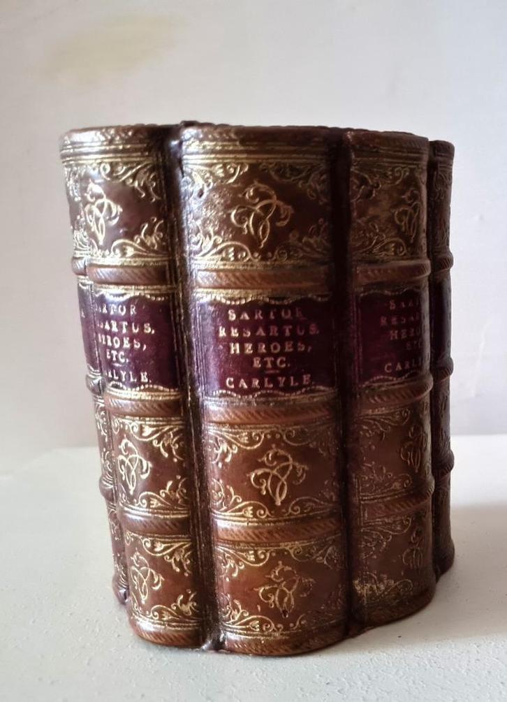 1 Britse pennenhouder in resin - Library - Booklovers, Antiek en Kunst, Antiek | Kantoor en Zakelijk, Ophalen of Verzenden