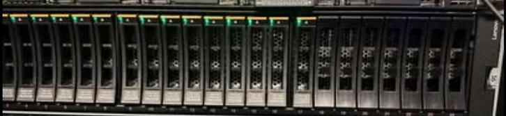 Lenovo V3700 V2 kant-en-klare opslagsleuf met 24 sleuven, Computers en Software, Serverkasten, Zo goed als nieuw, Ophalen of Verzenden