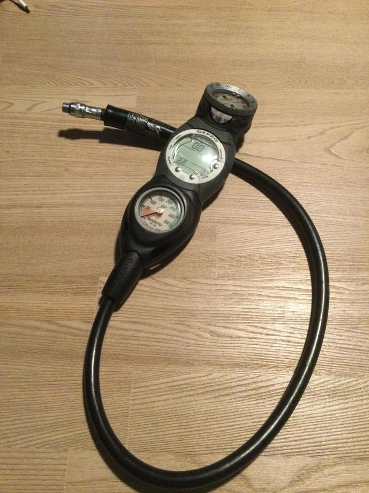 Suunto 3-D console met computer - Ecocheques, Watersport en Boten, Duiken, Gebruikt, Duikcomputer, Ophalen of Verzenden