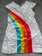 Regenboogkleedje K3 - maat 104, Enlèvement, Utilisé, 104 ou plus petit