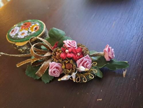 vintage doosje & handgemaakte broche, Diversen, Kerst, Gebruikt, Ophalen of Verzenden