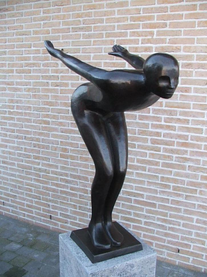 Bronzen 'DUIKER FREDERICK' Ruime keuze tuinbeelden nieuw/oud, Tuin en Terras, Tuinbeelden, Nieuw, Abstract beeld, Overige materialen