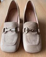 Suede schoen zandkleur 40, Ophalen, Schoenen met lage hakken, Beige, Zo goed als nieuw