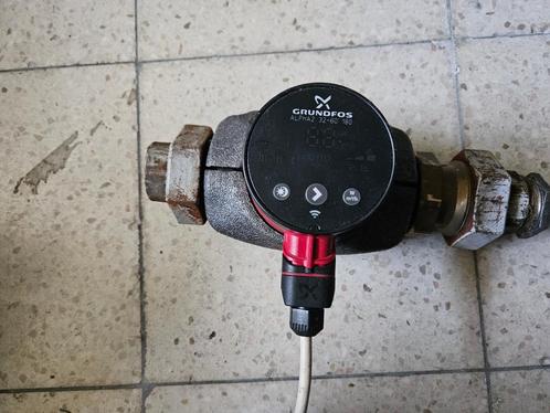 Grundfos Alpha 2 E circulatiepomp, Doe-het-zelf en Bouw, Verwarming en Radiatoren, Gebruikt, Ophalen of Verzenden