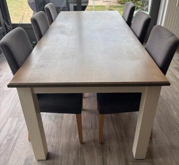 Stijlvolle Eettafel met 6 Comfortabele Stoelen beschikbaar voor biedingen