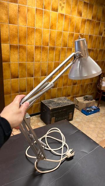 Bureaulamp beschikbaar voor biedingen