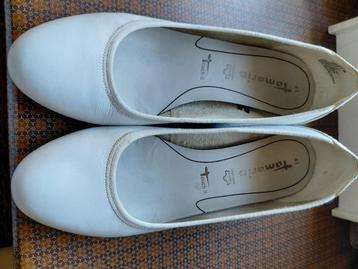 Witte schoenen, Tamaris. Maat 41 beschikbaar voor biedingen