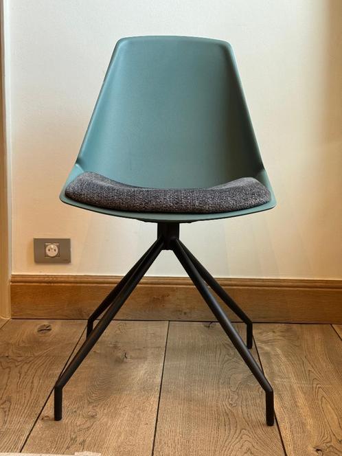 Set van 6 XOOON eetkamerstoelen – Blauwgroen / Groen kunstst, Huis en Inrichting, Stoelen, Zo goed als nieuw, Vijf, Zes of meer stoelen