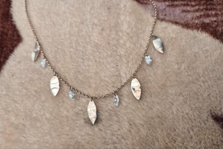 Zilveren ketting Victoria juwelen met bladeren en crystals, Handtassen en Accessoires, Kettingen, Zo goed als nieuw, Ophalen of Verzenden