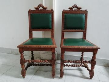 2 stoelen - massief hout, groen leer & houtsnijwerk beschikbaar voor biedingen