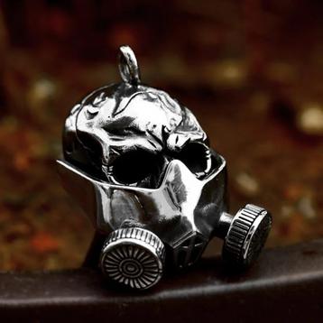 Skull hanger met gasmasker