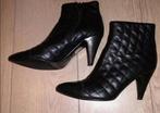 Élégantes bottines Nathan-Baume, neuves. Cuir noir matelassé, Nathan, Zwart, Lage of Enkellaarzen, Nieuw