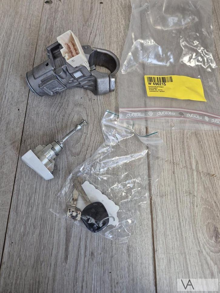 Peugeot 108 Citroen C1 Toyota Aygo 2014 - 2023 slotenset €30, Auto-onderdelen, Carrosserie, Peugeot, Gebruikt, Ophalen of Verzenden