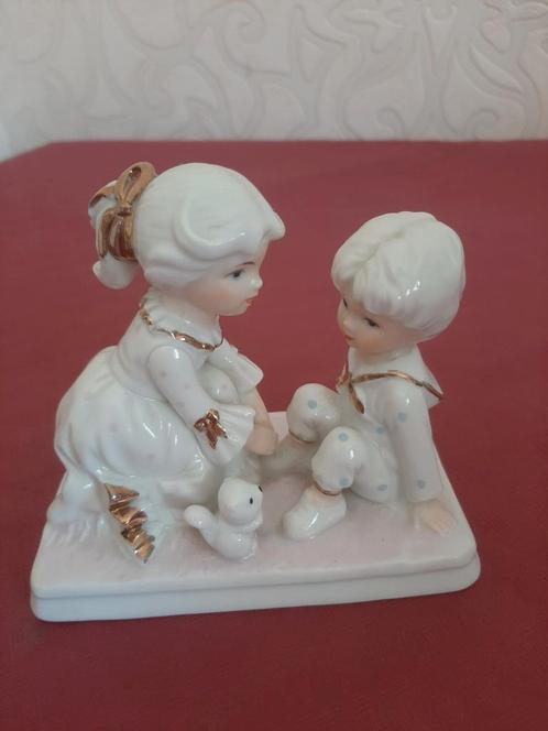Vintage porseleinen beeldje – spelende kinderen (Korea), Verzamelen, Beelden en Beeldjes, Gebruikt, Ophalen of Verzenden