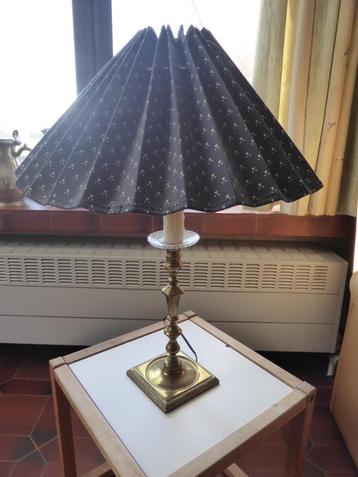 Koperen lamp beschikbaar voor biedingen
