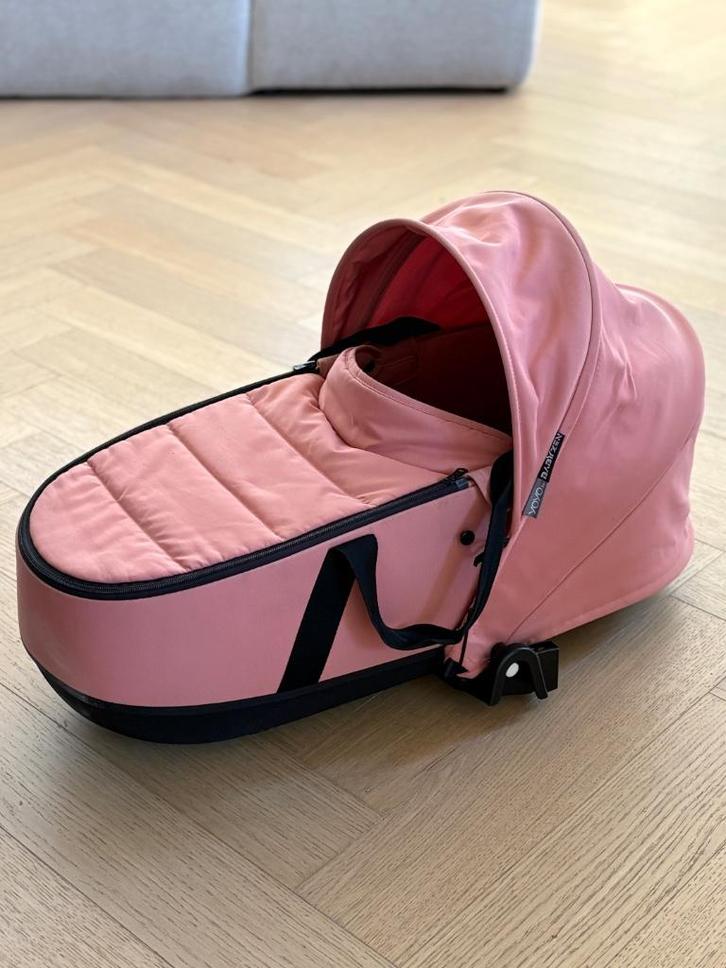 Prachtige roze Babyzen Yoyo Reiswieg met regenhoes, Kinderen en Baby's, Buggy's, Zo goed als nieuw, Overige merken, Regenhoes