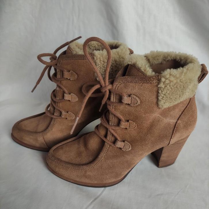 UGG enkellaarsjes maat 37., Kleding | Dames, Schoenen, Zo goed als nieuw, Lage of Enkellaarzen, Bruin, Ophalen