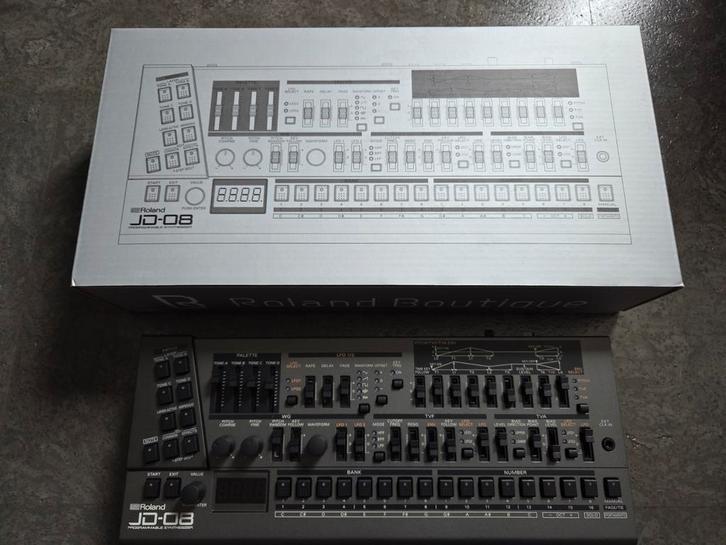 Roland JD-08 boutique synth, Muziek en Instrumenten, Synthesizers, Zo goed als nieuw, Roland, Ophalen