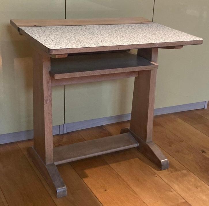Bureau de petit écolier, Kinderen en Baby's, Kinderkamer | Tafels en Stoelen, Gebruikt, Tafel(s), Ophalen