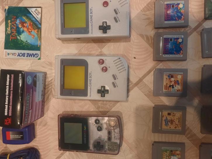 Lot 2 game boys +1game boy color, Games en Spelcomputers, Spelcomputers | Nintendo Game Boy, Zo goed als nieuw, Ophalen