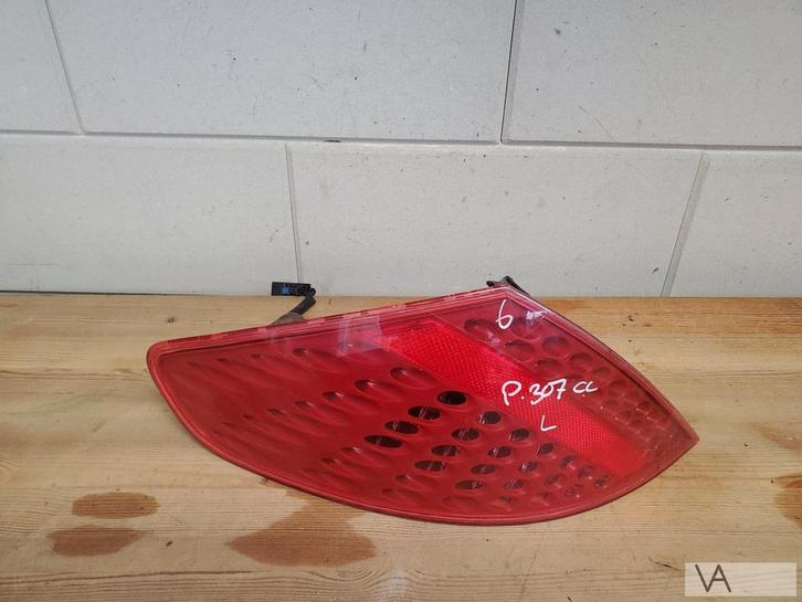 Peugeot 307 cc 2004 - 2009 achterlicht links op de auto €150, Auto-onderdelen, Verlichting, Peugeot, Gebruikt, Ophalen of Verzenden