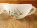 vintage arcopal 4 tasses motifs narcisses, Ophalen of Verzenden, Zo goed als nieuw, Kop(pen) en/of Schotel(s)
