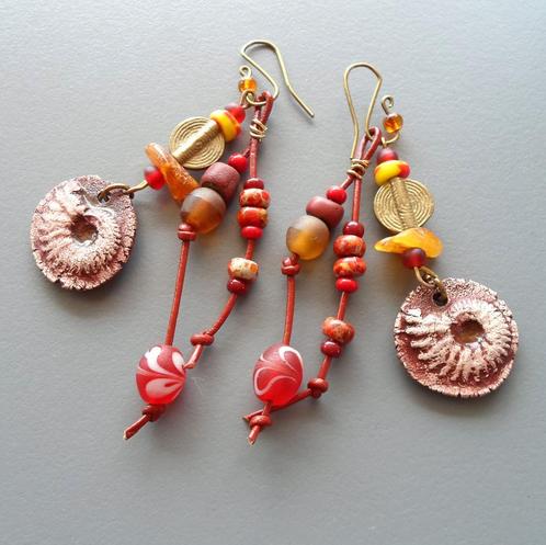 Oorbellen in keramiek, barnsteen,  jaspis en ammoniet, Handtassen en Accessoires, Oorbellen, Nieuw, Hangers, Glas, Rood, Met edelsteen