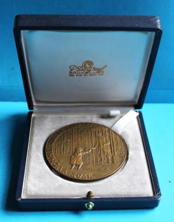 Zeldzame bronzen Medaille~~Yvonne Vieslet 1908-1918 ~~.W.O.1