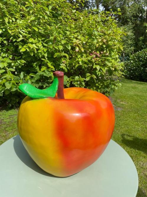(Tuin)Beeld Appel, kleur, eye catcher zwembad, vijver 45 cm, Tuin en Terras, Tuinbeelden, Nieuw, Overige typen, Kunststof, Ophalen