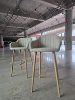 (2x)Hoge barkrukken beige stof met houten poten, Avec repose-pieds, 2 tabourets, Comme neuf, Enlèvement