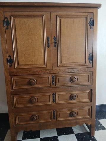 Vintage kast van eikenhout beschikbaar voor biedingen
