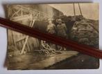 Militaire foto in een schuilplaats. Spoorbrug, Ophalen of Verzenden, Zo goed als nieuw, Foto