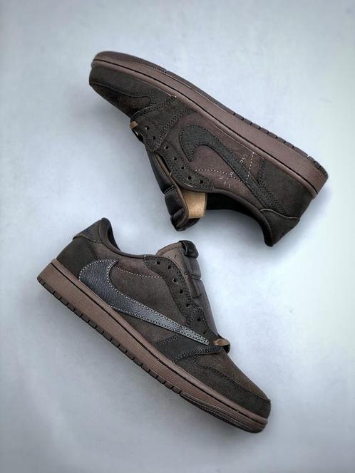 Jordan 1 Low Travis Scott ‘Velvet Brown’, Kleding | Heren, Schoenen, Nieuw, Sneakers, Bruin, Ophalen of Verzenden