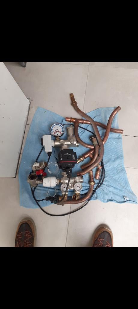 Circulaire pomp voor vloerverwarming, Ophalen, Zo goed als nieuw