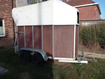 Paardentrailer beschikbaar voor biedingen