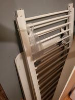 Baby bedje wit met bijna nieuw matrasje gedemonteerd, Kinderen en Baby's, Kinderkamer | Bedden, Ophalen, Zo goed als nieuw, Minder dan 140 cm